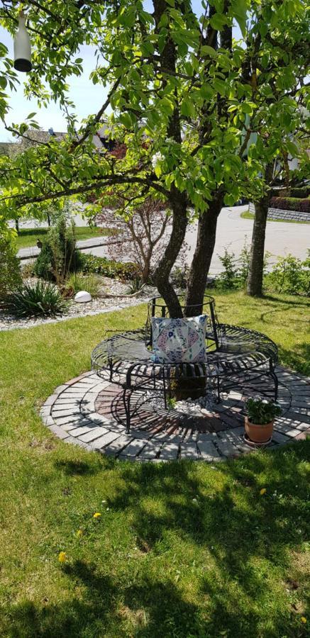 Stilvolles Apartment "Romantic" Neukirchen vorm Wald Exterior foto